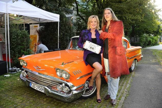 Lisa Fitz mit Freund Peter Knirsch Sommerfest mit Verenissage von Pako Galerie Cornelia Walter Muenchen 16. August 2016