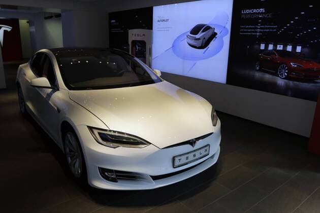 Berlin, Kurfürstendamm, Tesla Store am Kurfürstendamm , Tesla Model S