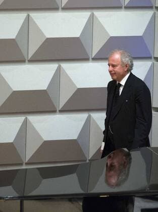 FRANKFURT, Aug. 17, 2016 -- Hungarian-born British classical pianist and conductor Andras Schiff takes curtain call after the performance during Rheingau Music Festival in Wiesbaden, capital of Hessen State, Germany, Aug. 17, 2016. The 29th Rheingau Music Festival is held from June 18 to Aug. 27. ) (zjy) GERMANY-WIESBADEN-RHEINGAU MUSIC FESTIVAL LuoxHuanhuan 