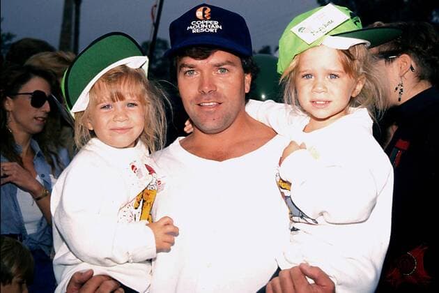 F9018.MARY KATE OLSEN, ASHLEY OLSEN AND THEIR FATHER DAVID OLSEN.PHOTO: MARTHA NOBLE-GLOBE PHOTOS INC. Â - ZUMAg49_