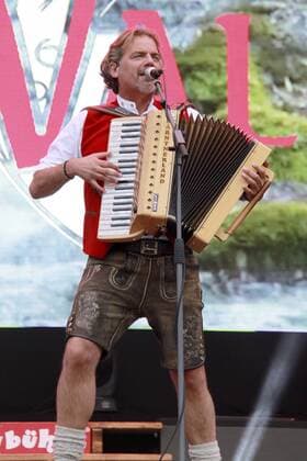 Die Trenkwalder live auf dem Kitzbühel Musikfestiva lim Tennisstadion. Kitzbühel, 19.08.2016 Foto:xS.xNömerx xFuturexImage