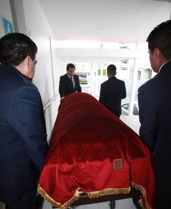 Mexiko: Trauerfeier für Autor Ignacio Padilla A view of the coffin of Mexican writer Ignacio Padilla during his funeral in Mexico City, Mexico, 21 August 2016. Padilla passed away this Saturday s early morning during a car accident. EFE Mario Guzman IGNACIO PADILLA S FUNERAL IN MEXICO !ACHTUNG: NUR REDAKTIONELLE NUTZUNG!  MEX010 20160821-636074188063835410