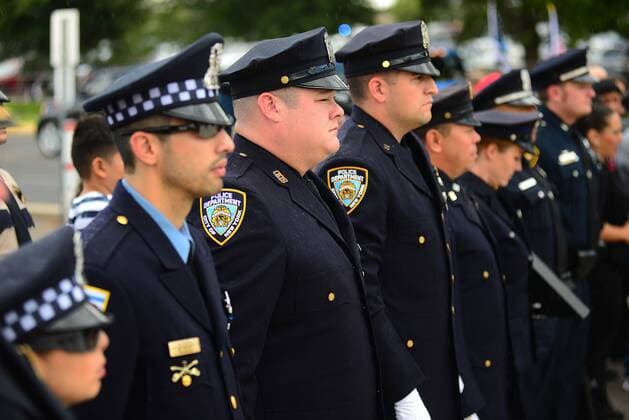 New Mexico: Trauerfeier für getöteten Polizisten August 21, 2016 - Las Cruces, NEW MEXICO, U.S. - 082116.Aurora, CO, and New York City Police Officers attend Hatch Police Officer Jose Chavez,<cq>.funeral at the Pan Am Center. Chavez was killed last week while conducting a traffic stop .Photographed on Sunday August 21, 2016. JOURNAL. Las Cruces U.S. - ZUMAab1_