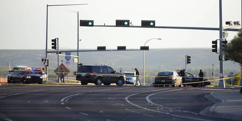 New Mexico: Trauerfeier für getöteten Polizisten August 21, 2016 - Las Cruces, NEW MEXICO, U.S. - 082116.Las Cruces Police officers investigate a fatal officer-involved shooting at Telshor and I-25 .Photographed on Sunday August 21, 2016. JOURNAL. Las Cruces U.S. - ZUMAab1_