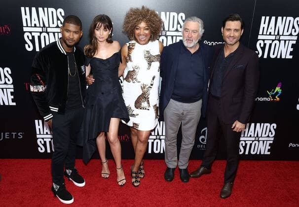 Usher, Ana de Armas, Grace Hightower, Robert de Niro und Edgar Ramirez bei der Hands of Stone Film Premiere am 22.08.2016 in New York Hands of Stone Filmpremiere in New York City, 2016 