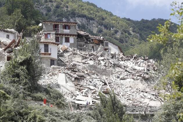 Batiments et maisons endommagees Accumoli ( Rieti ) 24-08-2018 Le centre de l Italie a ete frappee par un tremblement de terre de magnitude 6,2 le 24 Aout 2016 NEWS : Tremblement de terre en Italie - Accumoli - 24 08 2016 Inside Panoramic  SamanthaxZucchi