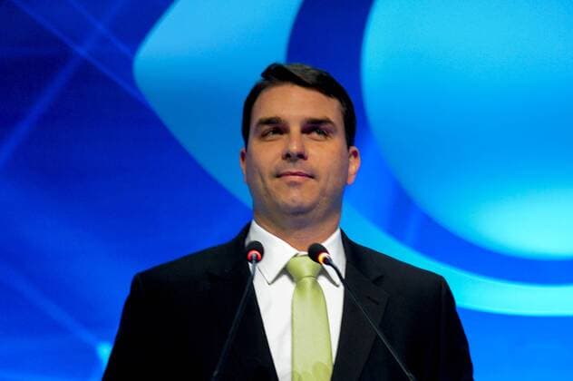 RIO DE JANEIRO, RJ - 25.08.2016: PRIMEIRO DEBATE CANDIDATOS A PREFEITO RJ - The Bandeirantes TV promotes late on Thursday (25), candidate Flavio Bolsonaro (PSDB) during the first debate with the candidates for the city government of Rio de Janeiro, at the Teatro Hi Casa Grande in the Leblon neighborhood in southern capita area . x1194904x  MarceloxCortes