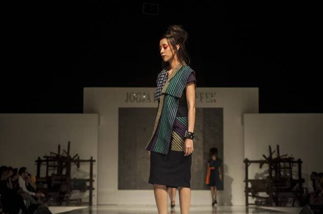 August 26, 2016 - Yogyakarta, Indonesia - Some batik fashion model walking on the catwalk in Jogja Fashion Week, Yogyakarta, Indonesia, on August 26, 2016. Jogja Fashion Week which has pattern batik from various regions in Indonesia combined with a contemporary fashion with the aim of batik fashion can be more global and will be world international of fashion. Yogyakarta Indonesia  - ZUMAn230