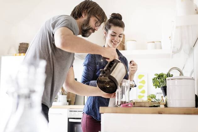 Couple in kitchen preparing coffee model released Symbolfoto property released  PESF000303