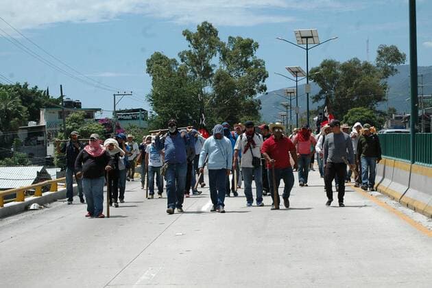 Protest gegen Bildungsreform in Mexiko August 26, 2016 - Mexico - EUM20160826EDU02.JPG.CHILPANCINGO, Gro. EducationEducacion-Guerrero.- Docentes de la CETEG marchan en el bulevar Vicente Guerrero, 26 de agosto de 2016, para protestar contra la reforma educativa.  - ZUMAu78_
