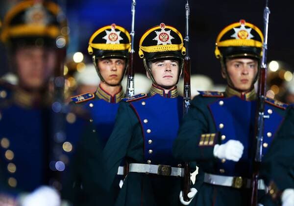 Proben fÃ¼r MilitÃ¤rmusikfestival in Moskau MOSCOW, RUSSIA - AUGUST 26, 2016: Members of the Guard of Honour of the Presidential Regiment perform during a dress rehearsal of the 9th Spasskaya Tower international military music festival in Moscow s Red Square. Artyom Geodakyan TASS  TS02ECCC
