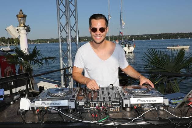 DJ.Max, Serfan Fashion Show im Hugo s Beach am Starnberger See in Starnberg am 27.08.2016