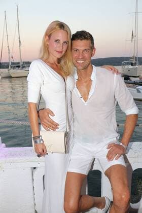 Sonja Kiefer mit Freund Cedric Schwarz, Serfan Fashion Show im Hugo s Beach am Starnberger See in Starnberg am 27.08.2016