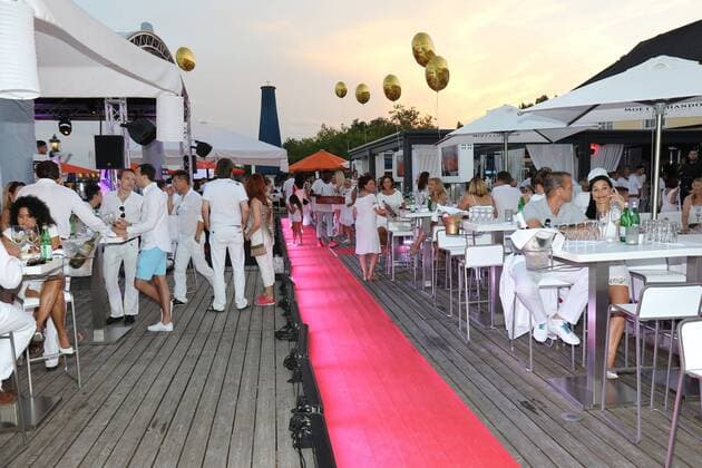 Hugos Beach, Serfan Fashion Show im Hugo s Beach am Starnberger See in Starnberg am 27.08.2016