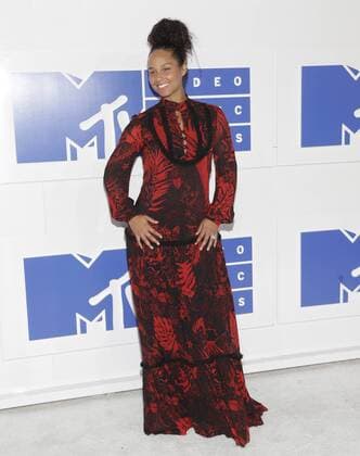 MTV Video Music Awards in New York Alicia Keys arrives on the red carpet with a view of the Empire State Building at the 2016 MTV Video Music Awards at Madison Square Garden in New York City on August 28, 2016. Performers at the 2016 MTV VMA s include Rihanna, Britney Spears, Ariana Grande and Nicki Minaj.  NYP20160828120 JOHNxANGELILLO