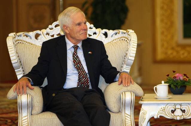 Oct 28, 2009 - Beijing, China - UN Foundation chairman TED TURNER meets with Chinese vice president Xi Jinping (not in pic) at the Great Hall of the People in Beijing. The 2009 conference of the UN Foundation s Board of Directors will be held from Oct 24-31 in China.  - ZUMAc32_