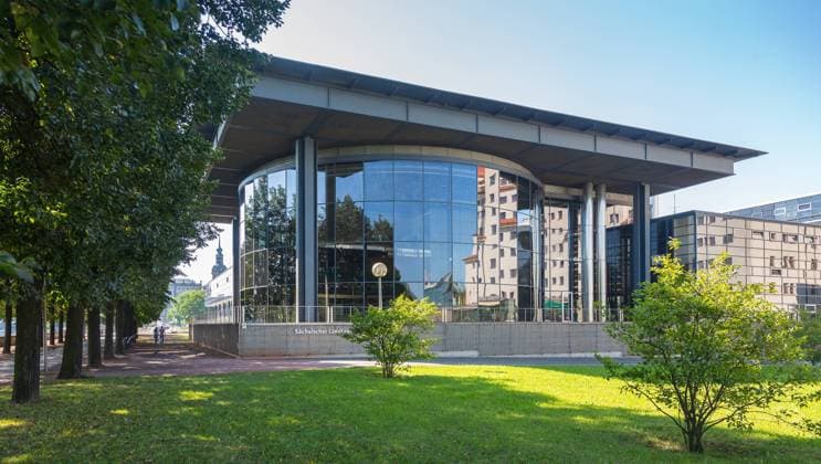 Sächsischer Landtag, Rückansicht mit Glasfassade vom Plenarsaal, Dresden, Sachsen, Deutschland