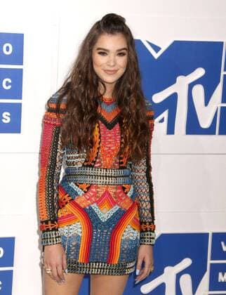August 28, 2016 - New York, New York, U.S. - Singer actress HAILEE STEINFELD attends the arrivals at the 2016 MTV Video Music Awards held at Madison Square Garden. New York U.S. - ZUMAk03_