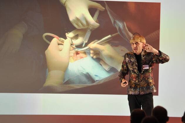 19.Goldener Computerpreis 2016 Neil Harbission erzaehlt aus seinem Leben als ernannter Cyborg Verleihung des 19. Goldener Computers der Fachzeitschrift Computer Bild im Axel-Springer-Haus in Berlin am 30.08.2016
