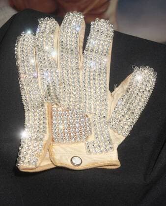 Nov 17, 2009 - New York, New York, USA - A view of MICHAEL JACKSON S GLOVE from his 1983 performance of Billie Jean at the Motown 25 television special where he performed the Moonwalk for the first time, offered during the Music Icons Auction which will be held on November 21 at the Hard Rock Cafe by Julien s Auctions. - ZUMAk03_