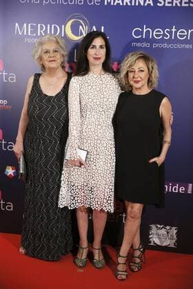 Director Marina Seresesky (C) and Spanish actresses Carmen Machi (R) and Terele Pavez pose as they arrive at the premiere of La puerta abierta (The open door) at the Palace of the Press in Madrid, Spain, 1 September 2016. EFE JuanJo Martin LA PUERTA ABIERTA PREMIERE IN MADRID !ACHTUNG: NUR REDAKTIONELLE NUTZUNG!  MAD002 20160901-636083685976851560