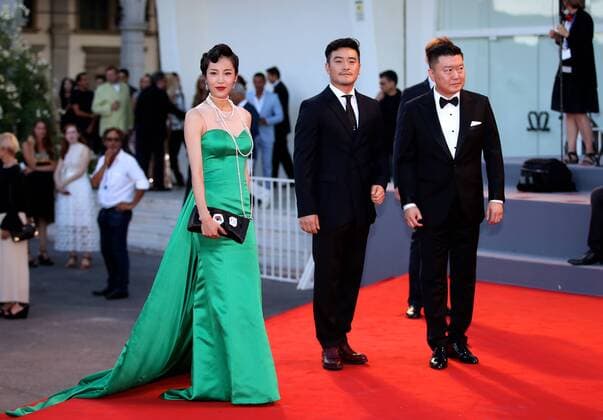(160901) -- VENICE, Sept. 1, 2016 -- Guest of Venice Film Festival Focus on China event, actress Jing Ke, director Fan Haolun and producer Yan Kangliang (L-R) of the Chinese film Breathing arrive for the premiere of the movie The Light Between Oceans at the 73rd Venice Film Festival in Venice, Italy, on Sept. 1, 2016. ) ITALY-VENICE-THE LIGHT BETWEEN 0CEANS-PREMIERE JinxYu 