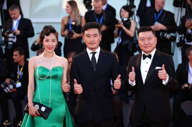 (160901) -- VENICE, Sept. 1, 2016 -- Guest of Venice Film Festival Focus on China event, actress Jing Ke, director Fan Haolun and producer Yan Kangliang (L-R) of the Chinese film Breathing arrive for the premiere of the movie The Light Between Oceans at the 73rd Venice Film Festival in Venice, Italy, on Sept. 1, 2016. ) ITALY-VENICE-THE LIGHT BETWEEN 0CEANS-PREMIERE JinxYu 