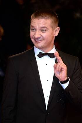 210944 Degun Starface 2016-09-01 Venise Italie Mostra 2016. 73nd Venice International Film Festival. Red Carpet of Arrival movie. Jeremy Renner. Renner, Jeremy  Copyright: xDegunx xStarfacex STAR_210944_007
