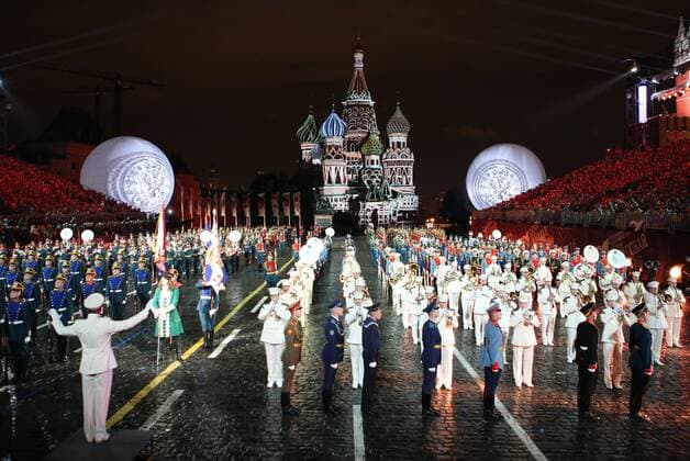 MOSCOW, RUSSIA - SEPTEMBER 4, 2016: The closing ceremony of the 9th Spasskaya Tower international military music festival, in Red Square. Marina Lystseva TASS  TS02FD27