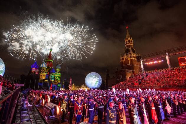 (160905) -- MOSCOW, Sept. 4, 2016 -- The massed band of the participants of the Spasskaya tower military music festival perform in Moscow, capital of Russia, Sept. 4, 2016. The festival closed on Sunday. ) (yy) RUSSIA-MOSCOW-MILITARY MUSIC FESTIVAL-CLOSURE EvgenyxSinitsyn 