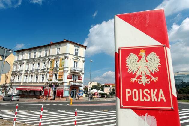 Grenzmarkierung Polen an der deutsch - polnischen Staatsgrenze in Slubice an der Oder, Polen, Europa