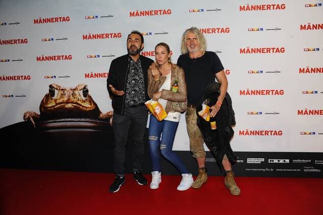 Adnan Maral und Joachim Masannek mit Freundin Premiere Männertag Film Kino Fernsehen Mathäser Filmpalast München 05. September 2016