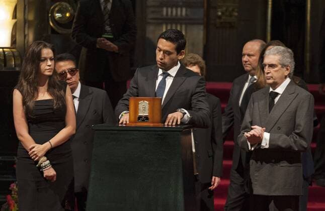 September 5, 2016 - Mexico, Distrito Federal, MEXICO - The urn containing the ashes of music legend Juan Gabriel was on display at Mexico City s Palacio de Bellas Artes, where family and fans gathered on Monday September 5, 2016. Juan Gabriel died a week ago in his home in Santa Monica, California. Ivan, son of Juan Gabriel, brings the urn for public viewing. Mexico MEXICO - ZUMAp124
