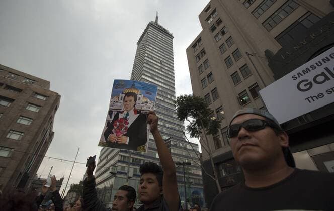 September 5, 2016 - Mexico, Distrito Federal, MEXICO - The urn containing the ashes of music legend Juan Gabriel was on display at Mexico City s Palacio de Bellas Artes, where family and fans gathered on Monday September 5, 2016. Juan Gabriel died a week ago in his home in Santa Monica, California. Mexico MEXICO - ZUMAp124