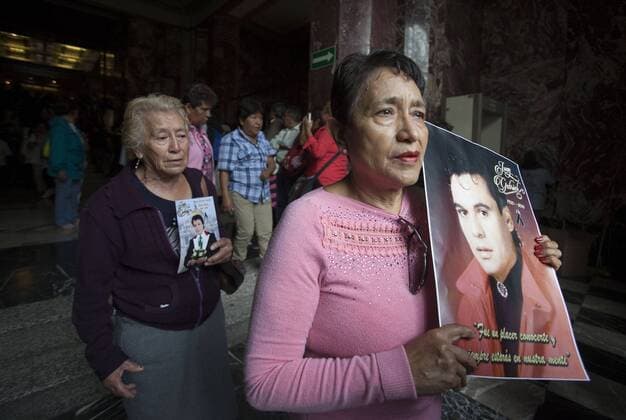 September 5, 2016 - Mexico, Distrito Federal, MEXICO - The urn containing the ashes of music legend Juan Gabriel was on display at Mexico City s Palacio de Bellas Artes, where family and fans gathered on Monday September 5, 2016. Juan Gabriel died a week ago in his home in Santa Monica, California. Mexico MEXICO - ZUMAp124