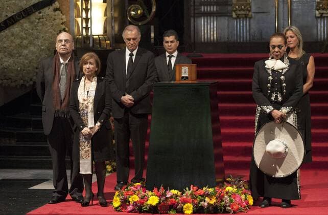 September 5, 2016 - Mexico, Distrito Federal, MEXICO - The urn containing the ashes of music legend Juan Gabriel was on display at Mexico City s Palacio de Bellas Artes, where family and fans gathered on Monday September 5, 2016. Juan Gabriel died a week ago in his home in Santa Monica, California. Music composers stand guard next to the urn of Juan Gabriel. Mexico MEXICO - ZUMAp124