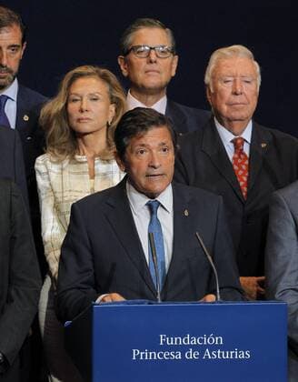 SOS Kinderdorf erhält Prinzessin-von-Asturien-Preis Asturias regional government President, and President of the jury of 2016 Princess of Asturias Award for Concord, Javier Fernandez (C), announces SOS Children?s Village as winner of the 2016 Princess of Asturias Award for Concord, in Oviedo, Asturias, northern Spain, 06 September 2016. SOS CHILDREN?S VILLAGES WINS THE 2016 PRINCESS OF ASTURIAS AWARDS FOR CONCORD !ACHTUNG: NUR REDAKTIONELLE NUTZUNG!  GRA222 20160906-636087743456777756