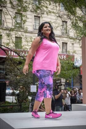 Ashley Nell Tipton Modenschau in New York Ashley Nell Tipton plus-sized fashions for JCPenney JCPenney presents a fashion show of clothing for plus sized women created by designer Ashley Nell Tipton in Greeley Square in New York on Tuesday, September 6, 2016. Tipton is partnering with the department store in a plus-sized line for JCPenney s Boutique+ brand. Tipton was the winner of season 14 of Project Runway. (  RichardxB.xLevine