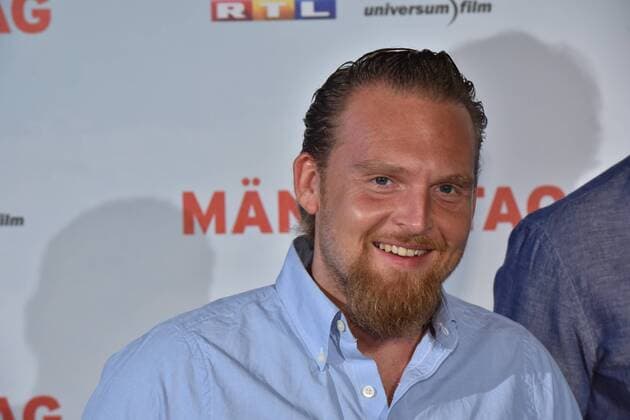 Schauspieler Axel Stein posiert am 06.09.2016 in Köln bei der Premiere des Films Männertag auf dem roten Teppich.