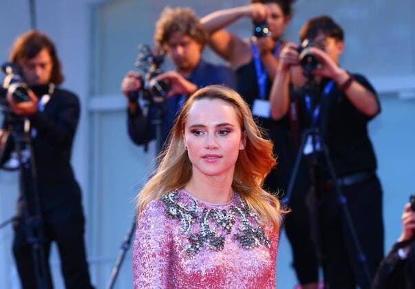 (160906) -- VENICE, Sept. 6, 2016 -- Actress Suki Waterhouse arrives for the premiere of the movie The Bad Batch at the 73rd Venice Film Festival in Venice, Italy, on Sept. 6, 2016. ) ITALY-VENICE-FILM FESTIVAL-THE BAD BATCH-PREMIERE GongxBin 
