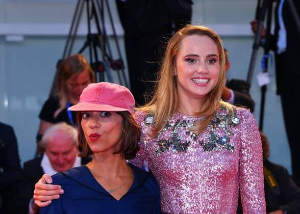 (160906) -- VENICE, Sept. 6, 2016 -- Actress Suki Waterhouse (R) and director Ana Lily Amirpour arrive for the premiere of the movie The Bad Batch at the 73rd Venice Film Festival in Venice, Italy, on Sept. 6, 2016. ) ITALY-VENICE-FILM FESTIVAL-THE BAD BATCH-PREMIERE GongxBin 
