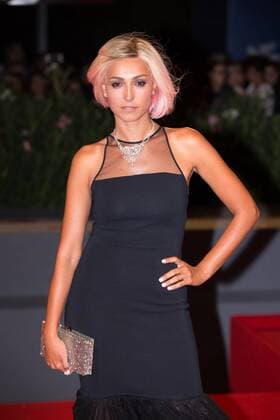 06 09 2016 73. Mostra Internazionale d Arte Cinematografica Festival del Cinema di Venezia: Tommaso Premiere Caterina Balivo con i capelli rosa  0