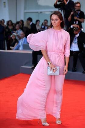 (160907) -- VENICE, Sept. 7, 2016 -- Italian actress Matilde Gioli arrives for the premiere of the movie Jackie in competition at the 73rd Venice Film Festival in Venice, Italy, Sept. 7, 2016. ) ITALY-VENICE-JACKIE-PREMIERE JinxYu 