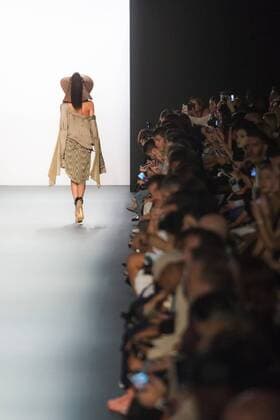 (160908) -- NEW YORK, Sept. 8, 2016 -- A model displays a creation of Nicholas K 2017 Spring Summer collection during the New York Fashion Week in New York, the United States, Sept.8, 2016. ) U.S.-NEW YORK-FASHION WEEK-NICHOLAS K LixChangxiang 