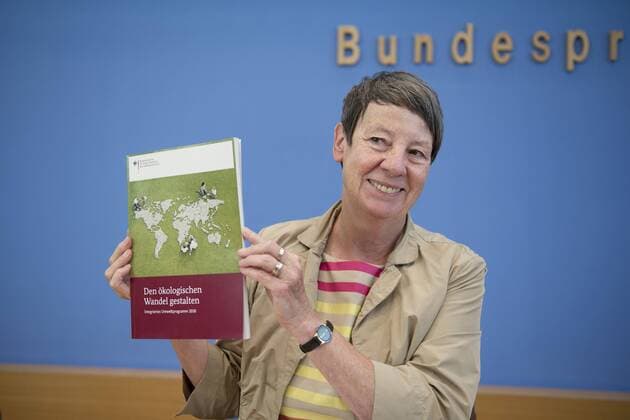 Barbara Hendricks, Umweltprogramm 2030 DEU, Deutschland, Germany, Berlin, 08.09.2016 Barbara Hendricks, Bundesumweltministerin SPD, Bundesministerin fuer Umwelt, Naturschutz, Bau und Reaktorsicherheit. Bundespressekonferenz zum Thema Umweltpolitik 3.0 Vorstellung vom Umweltprogramm 2030 unter dem Motto Den oekologischen Wandel gestalten in Berlin. Barbara Hendricks, German Environment Minister SPD, during a press conference concerning the environment policies programm at the Bundespressekonferenz in Berlin.