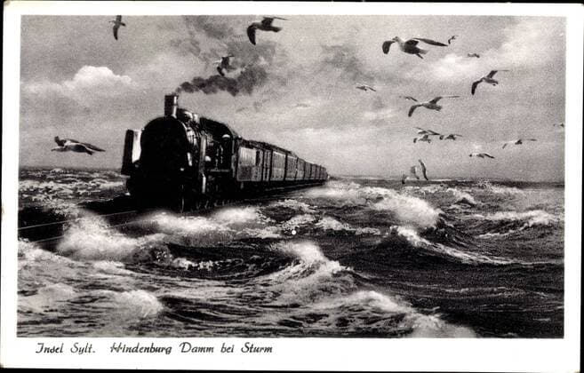 Insel Sylt, Hindenburgdamm bei Sturm, Dampflokomotive, Möwen !AUFNAHMEDATUM GESCHÄTZT!