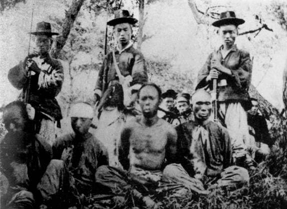Korean soldiers and Chinese captives in First Sino-Japanese War 1894 to 1895 WHA  !ACHTUNG AUFNAHMEDATUM GESCHÄTZT! Copyright: WHA UnitedArchivesWHA_061_0193