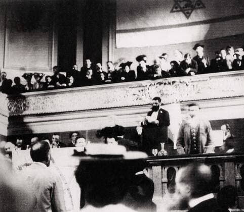 Theodor Herzl addresses the Sixth Zionist Organization Congress in Basel 1903 WHA  !ACHTUNG AUFNAHMEDATUM GESCHÄTZT! Copyright: WHA UnitedArchivesWHA_061_0802