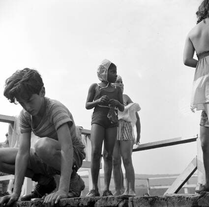 Haverstraw, New York. USA. Interracial activities at Camp Christmas Seals, where children are aided by the Methodist Camp Service. Recreation includes swimming, fishing and boating. Creator, Gordon Parks, photographer, 1912-2006. Date , August 1943. WHA  !ACHTUNG AUFNAHMEDATUM GESCHÄTZT! Copyright: WHA UnitedArchivesWHA_062_0639