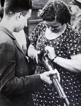 Republican supporters prepare to defend positions in Madrid during the Spanish Civil War 1936 WHA  !ACHTUNG AUFNAHMEDATUM GESCHÄTZT! Copyright: WHA UnitedArchivesWHA_064_0259